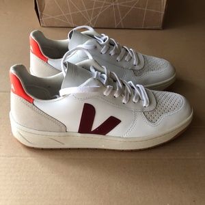 Veja V10 Sneakers